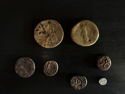 Small lot of antique coins
(As is)