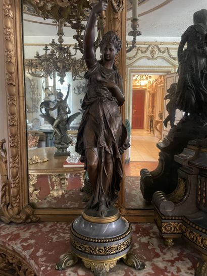 Importante garniture de cheminée en bronze...
