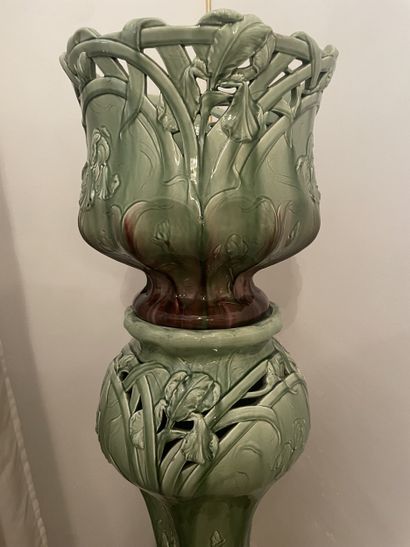 Complete in polychrome and openwork barbotine...