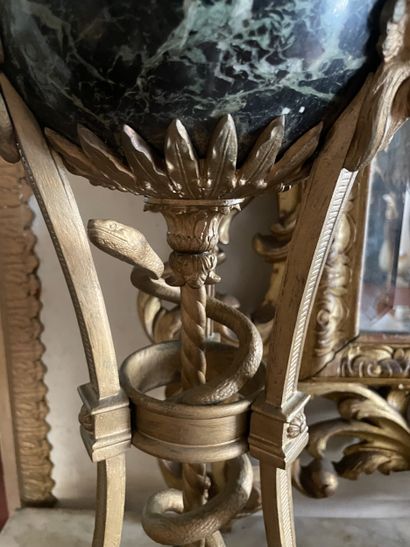 Paire de cassolettes couvertes tripodes en...