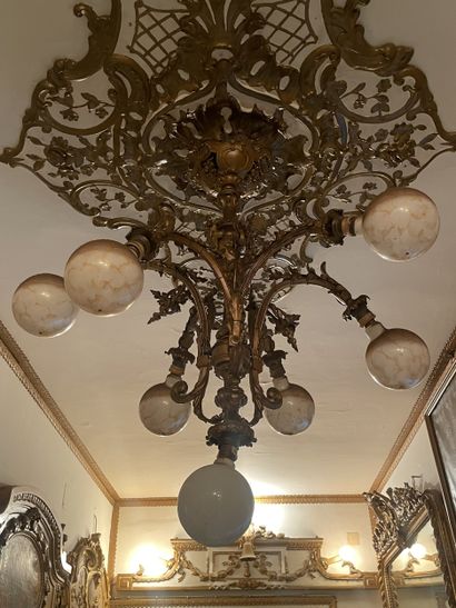 Gilded bronze chandelier with six arms. Decorated...