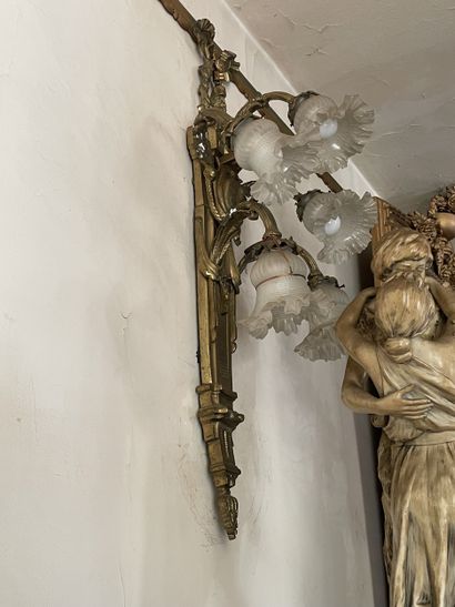 Importante applique en bronze redoré à cinq...