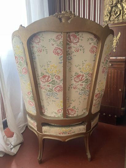 Wingchair with ears in carved gilded wood...