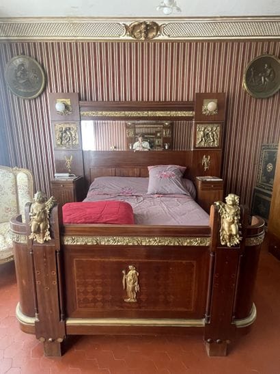 Bedroom furniture in veneer and marquetry...
