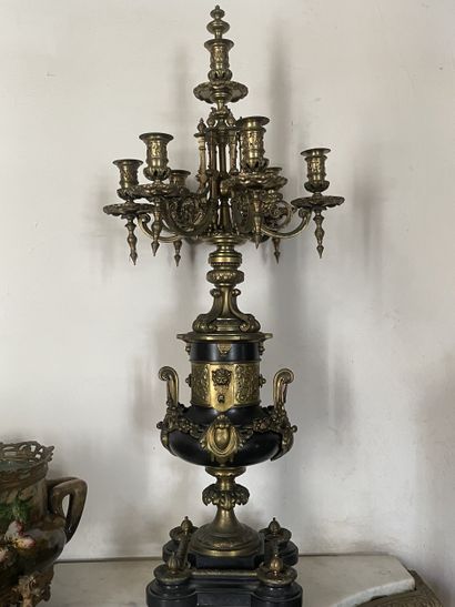 Paire de candélabres à six bras de lumière...