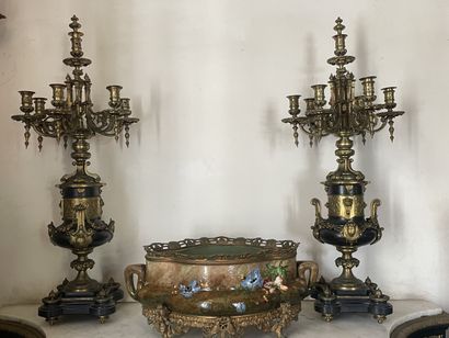 Jardinière oblongue à panse surbaissé en...