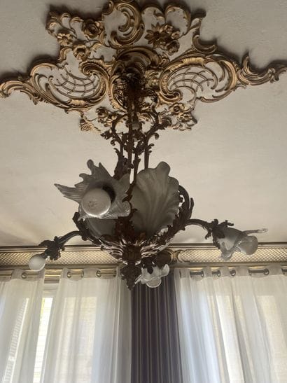 Gilded bronze four-light chandelier. Decorated...