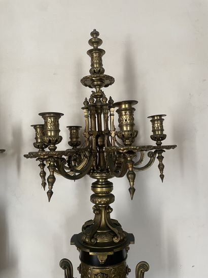 Paire de candélabres à six bras de lumière...