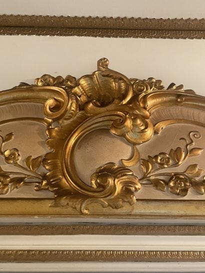 Suite of three pediments in carved wood,...