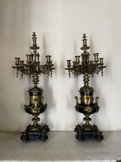 Paire de candélabres à six bras de lumière...