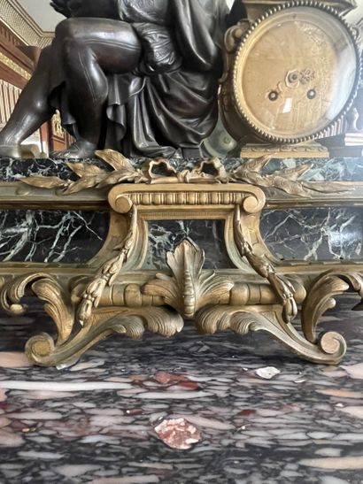 Important clock in sea-green marble and gilded...