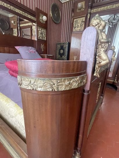 Bedroom furniture in veneer and marquetry...
