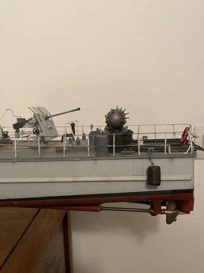 Maquette de navire poseur de mines allemand...