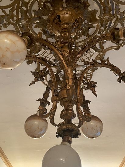 Gilded bronze chandelier with six arms. Decorated...