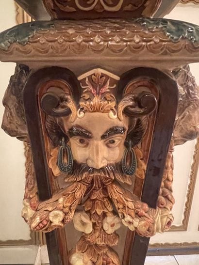 Sellette in polychrome barbotine.
Sheathed...