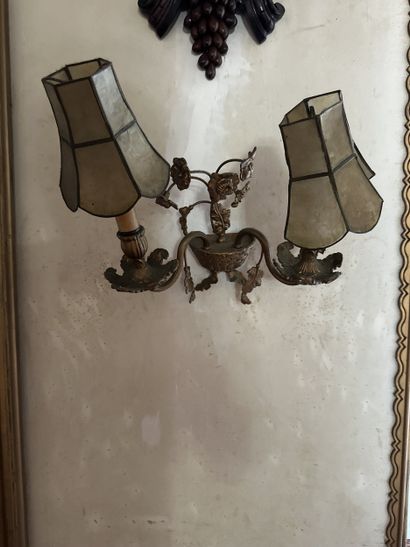 Paire d’appliques en bronze moulé à deux...
