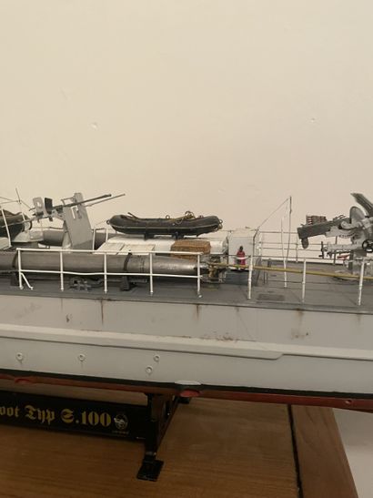 Maquette de navire poseur de mines allemand...