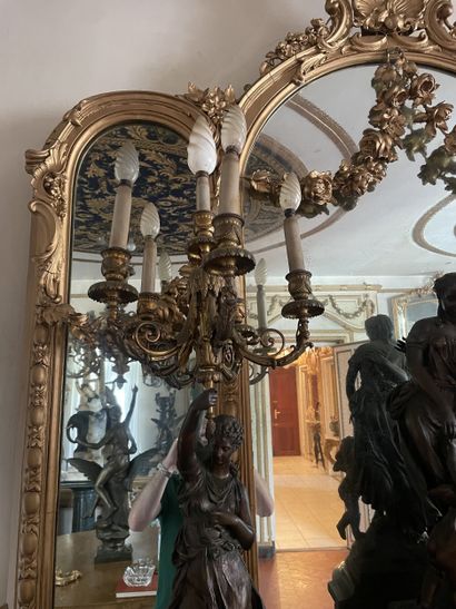 Importante garniture de cheminée en bronze...