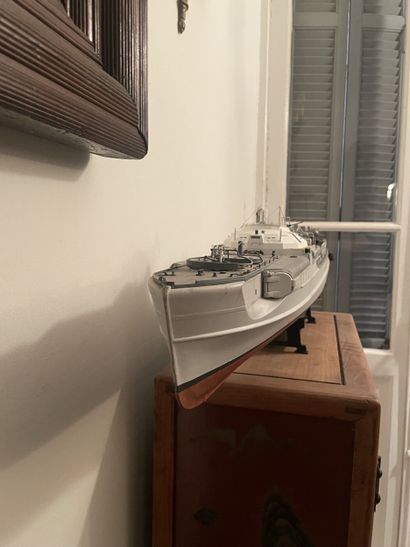 Maquette de navire poseur de mines allemand...