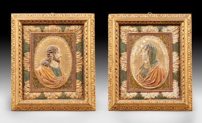 Paire de tableaux en bois stuqué, polychromé...