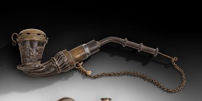 Pipe avec fourneau en céramique noire pressée...