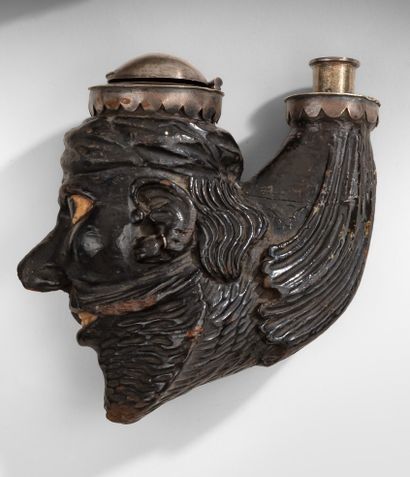 Fourneau de pipe en bois sculpté et laqué...