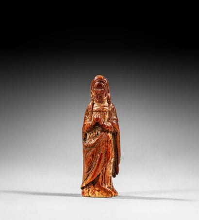Vierge de Calvaire en ivoire sculpté en ronde-bosse....