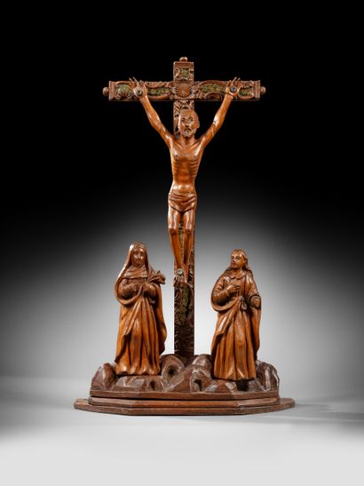 Important calvaire en bois exotique sculpté...