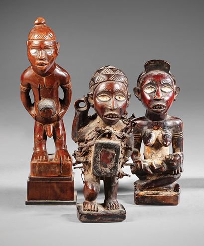 Lot of three fetish-style statuettes
Bakongo,...