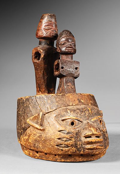 Yoruba mask, Nigeria
Wood
H. 44 cm