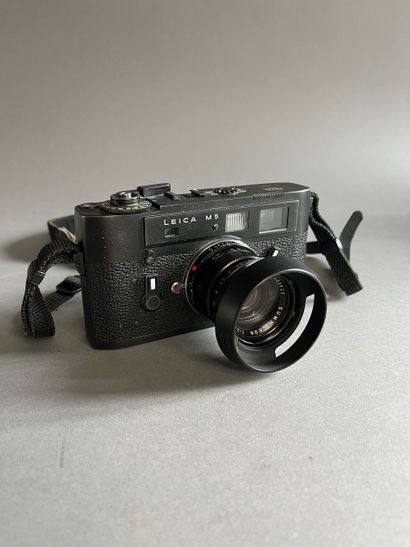 Leitz camera, black Leica M5 body no. 1 357...