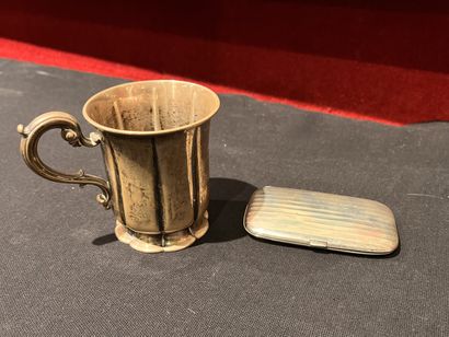 English silver lot, including:
A cigarette...