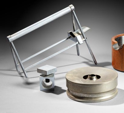 CONTEMPORARY WORK
Set including a metal bottle...