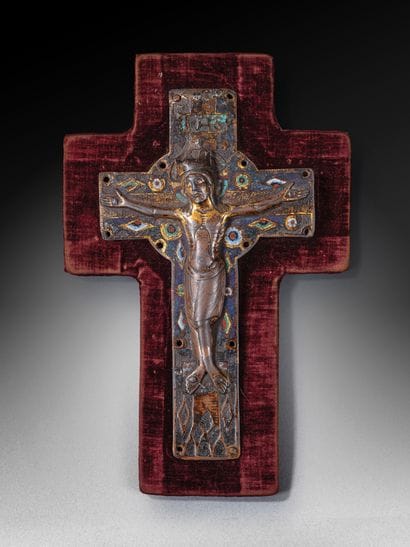 Central cross-plate in champlevé, engraved,...