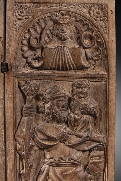 Walnut triptych carved in bas-relief, depicting...