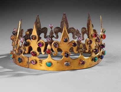 Flowered crown
Gilded copper, gemstone cabochons...