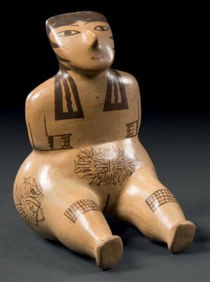 FIGURINE FÉMININE ASSISE Culture Nazca, sud...