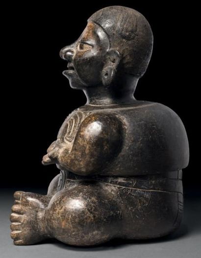 PETITE URNE ANTHROPOMORPHE Culture Maya,...