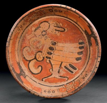 PLAT À DÉCOR D'OISEAU (QUETZAL) Culture Maya,...