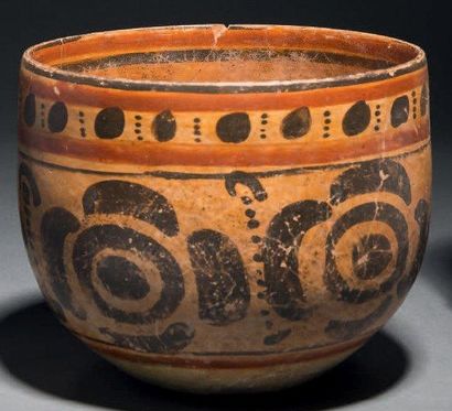 COUPE PEINTE À FOND ANNULAIRE Culture Maya,...