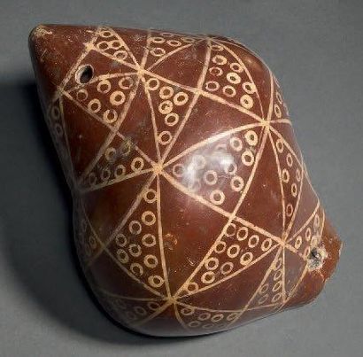 IMPORTANT OCARINA en terre cuite à engobe...