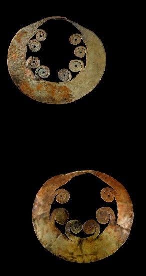 DEUX BOUCLES D'OREILLE Culture Chavin, Pérou...