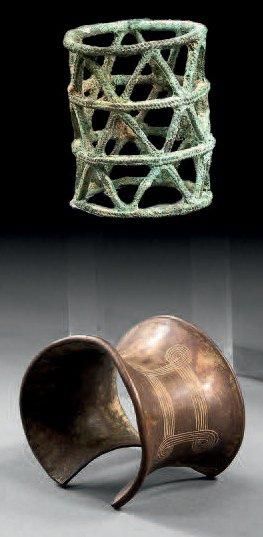LOT DE DEUX BRACELETS A-Fang, Gabon Alliage...