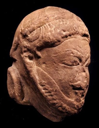 TÊTE DE DIVINITÉ Inde médiévale, XIIe siècle...