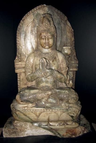 BODHISATTVA ASSIS Indonésie, vers 1930 Stéatite...