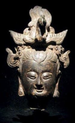 TÊTE DE DIVINITÉ Chine, dynastie Qing, XVIIe...