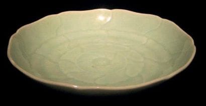 PLAT POLYLOBÉ Chine, XIXe siècle Céramique...