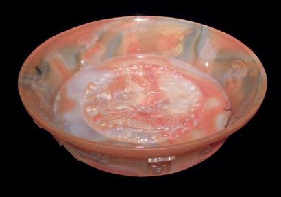 COUPE TRIPODE Chine, XIXe - XXe siècle Verre...