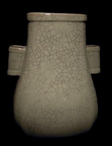VASE DE FORME HU Chine Porcelaine craquelée...