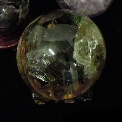 LARGE SPHÈRE en quartz citrin D. 20 cm (...
